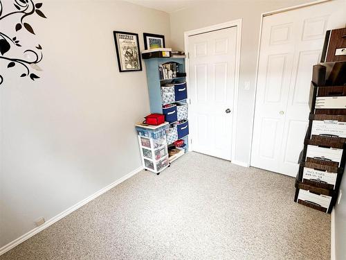18 Goldshore Road, Red Lake, ON - Indoor Photo Showing Other Room
