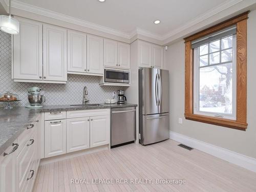 256 Broadway Ave, Orangeville, ON - Indoor Photo Showing Kitchen With Stainless Steel Kitchen