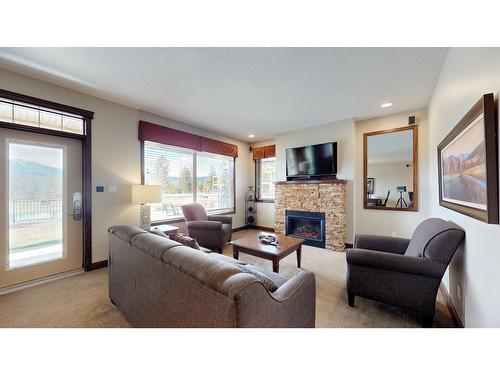 616 D - 600 Bighorn Boulevard, Radium Hot Springs, BC - Indoor Photo Showing Living Room With Fireplace