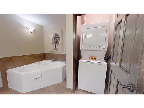 616 D - 600 Bighorn Boulevard, Radium Hot Springs, BC - Indoor Photo Showing Laundry Room