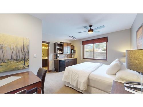 616 D - 600 Bighorn Boulevard, Radium Hot Springs, BC - Indoor Photo Showing Bedroom