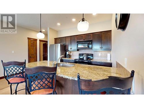 600 Bighorn Boulevard Unit# 616 D, Radium Hot Springs, BC - Indoor Photo Showing Kitchen