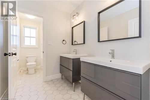 297 Hill Street E, Fergus, ON - Indoor Photo Showing Bathroom