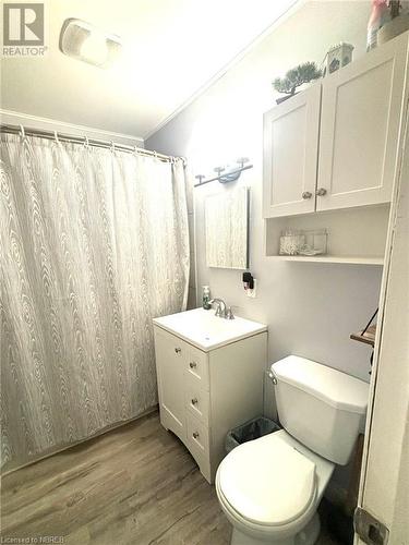 11 Brock Street, North Bay, ON - Indoor Photo Showing Bathroom