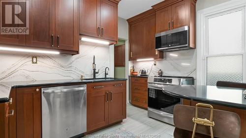 759 Chilver Road, Windsor, ON - Indoor Photo Showing Kitchen