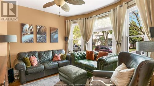 759 Chilver Road, Windsor, ON - Indoor Photo Showing Living Room
