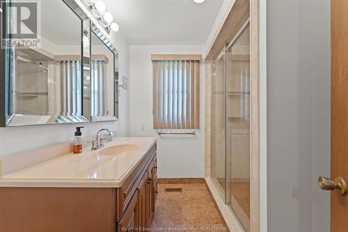 121 Mcclain Boulevard, Harrow, ON - Indoor Photo Showing Bathroom