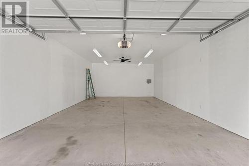 121 Mcclain Boulevard, Harrow, ON - Indoor Photo Showing Garage