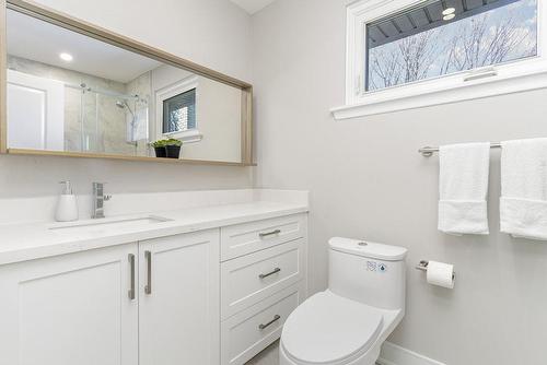 833 Calder Road, Mississauga, ON - Indoor Photo Showing Bathroom