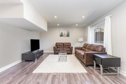 833 Calder Road, Mississauga, ON - Indoor Photo Showing Living Room