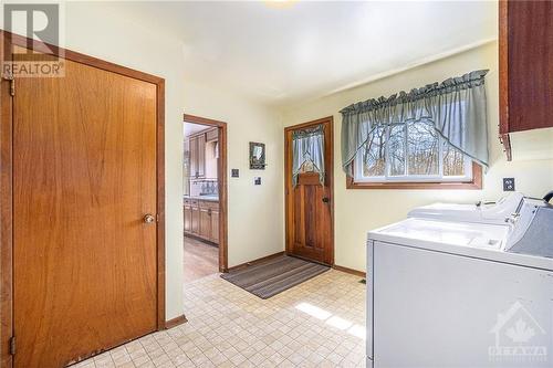 11 Bay Road, Lombardy, ON - Indoor Photo Showing Laundry Room