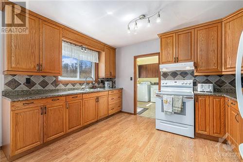 11 Bay Road, Lombardy, ON - Indoor Photo Showing Kitchen