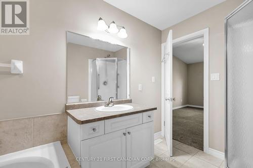 55 - 588 Thistlewood Drive E, London, ON - Indoor Photo Showing Bathroom