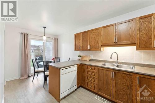 977 Markwick Crescent, Ottawa, ON - Indoor Photo Showing Kitchen With Double Sink