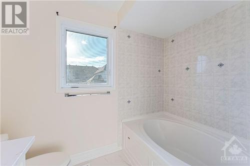 10 Rossan Street, Ottawa, ON - Indoor Photo Showing Bathroom