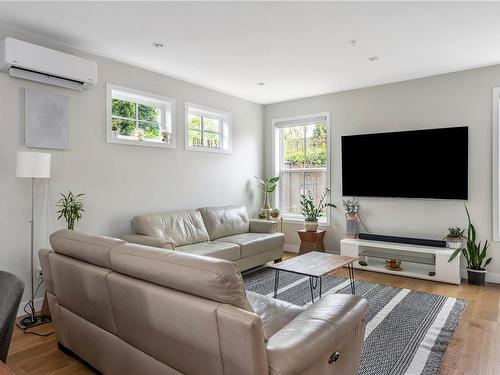 3-3120 Washington Ave, Victoria, BC - Indoor Photo Showing Living Room