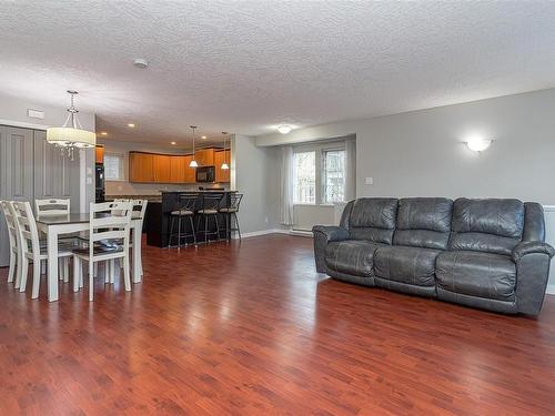 209-2685 Deville Rd, Langford, BC - Indoor Photo Showing Living Room