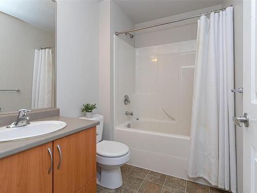 209-2685 Deville Rd, Langford, BC - Indoor Photo Showing Bathroom