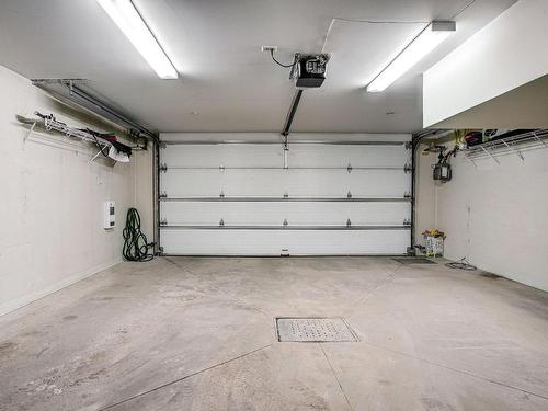 Garage - 4387 Boul. Décarie, Montréal (Côte-Des-Neiges/Notre-Dame-De-Grâce), QC - Indoor Photo Showing Garage