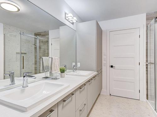 Salle de bains - 4640 Rue De Châteauneuf, Brossard, QC 