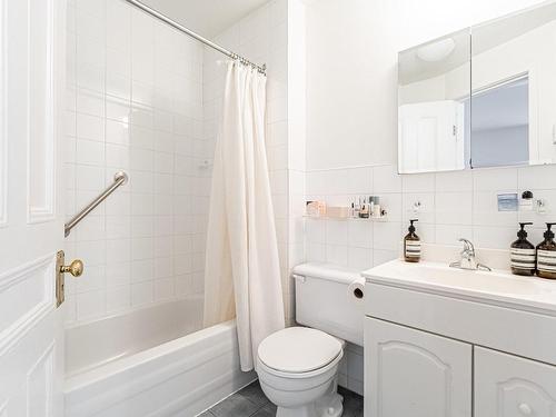 Bathroom - 389 Av. Fairmount O., Montréal (Le Plateau-Mont-Royal), QC - Indoor Photo Showing Bathroom