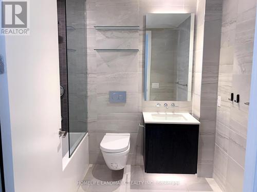 1304 - 81 Wellesley Street E, Toronto, ON - Indoor Photo Showing Bathroom