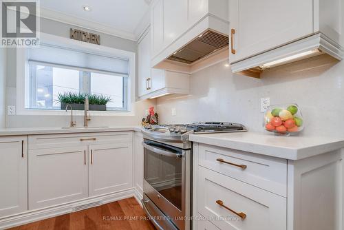 17 Burdock Lane, Toronto, ON - Indoor Photo Showing Kitchen With Upgraded Kitchen