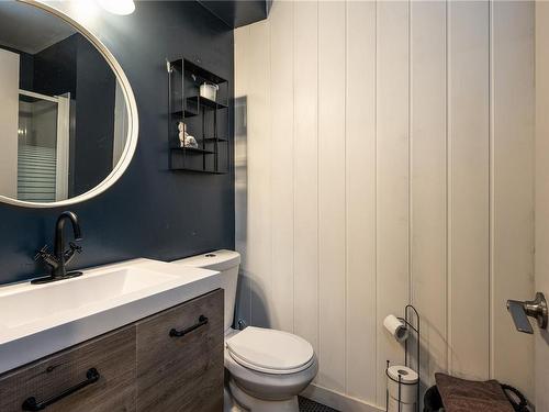301-1632 Crescent View Dr, Nanaimo, BC - Indoor Photo Showing Bathroom
