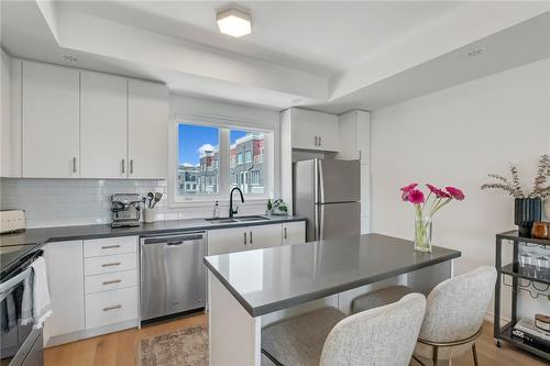 3580 Lake Shore Boulevard W|Unit #6, Toronto, ON - Indoor Photo Showing Kitchen With Double Sink