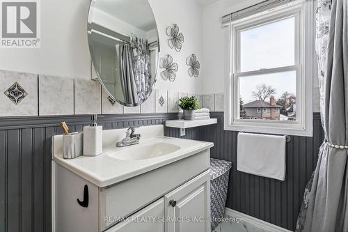 15 Avonmore Street, Brampton, ON - Indoor Photo Showing Bathroom