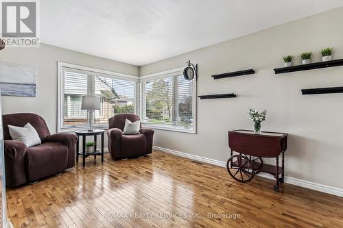 15 Avonmore Street, Brampton, ON - Indoor Photo Showing Living Room