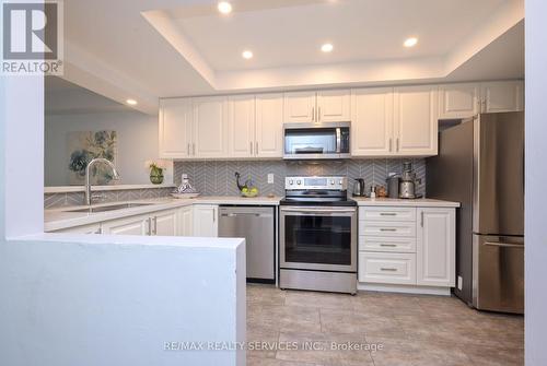 5 - 55 Bristol Road E, Mississauga, ON - Indoor Photo Showing Kitchen With Upgraded Kitchen