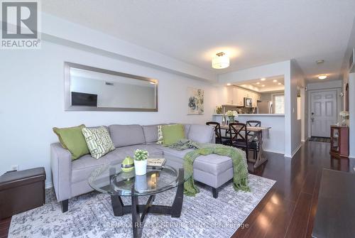 5 - 55 Bristol Road E, Mississauga, ON - Indoor Photo Showing Living Room