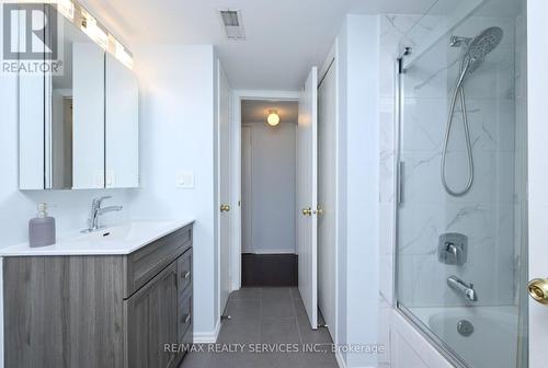 95 - 55 Bristol Road E, Mississauga, ON - Indoor Photo Showing Bathroom