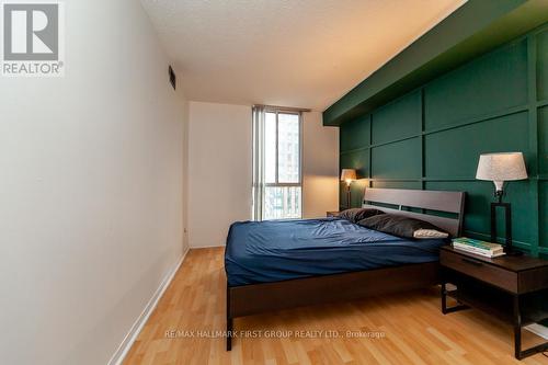 1616 - 145 Hillcrest Avenue, Mississauga, ON - Indoor Photo Showing Bedroom