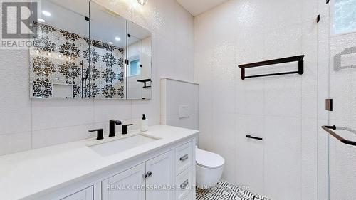 111 Evahill Crescent, Richmond Hill, ON - Indoor Photo Showing Bathroom