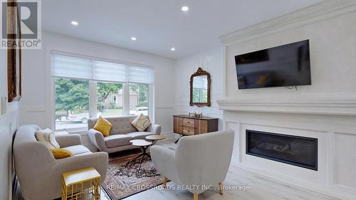 111 Evahill Crescent, Richmond Hill, ON - Indoor Photo Showing Living Room With Fireplace