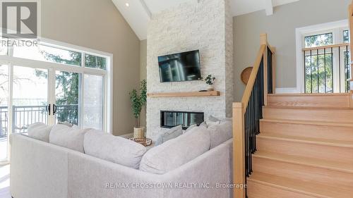 1889 Simcoe Boulevard, Innisfil, ON - Indoor Photo Showing Living Room With Fireplace