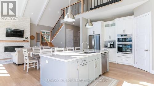 1889 Simcoe Boulevard, Innisfil, ON - Indoor Photo Showing Kitchen With Upgraded Kitchen