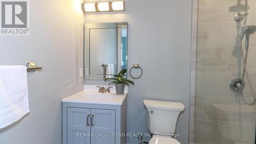 1889 Simcoe Boulevard, Innisfil, ON - Indoor Photo Showing Bathroom