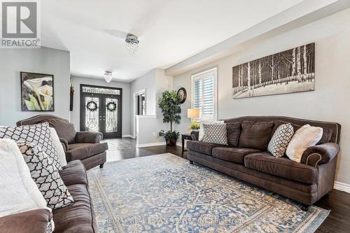 7 Pearl Street, Wasaga Beach, ON - Indoor Photo Showing Living Room