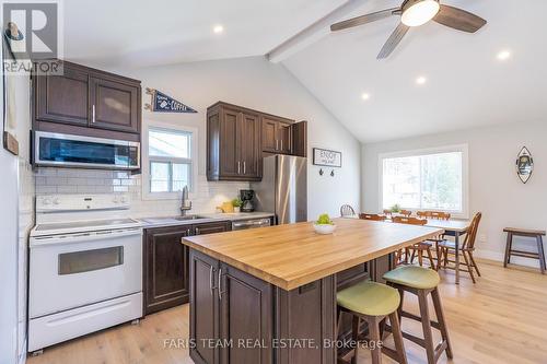 152 Silver Birch Crescent, Tay, ON - Indoor Photo Showing Kitchen