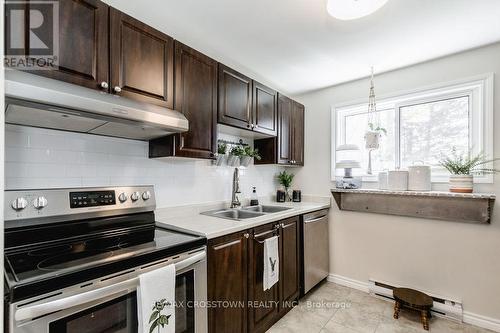 10 - 19 Loggers Run, Barrie, ON - Indoor Photo Showing Kitchen With Double Sink