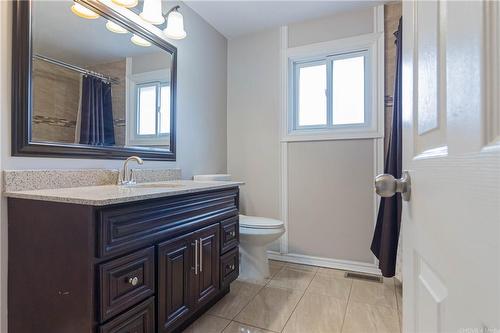 291 Mohawk Road W, Hamilton, ON - Indoor Photo Showing Bathroom