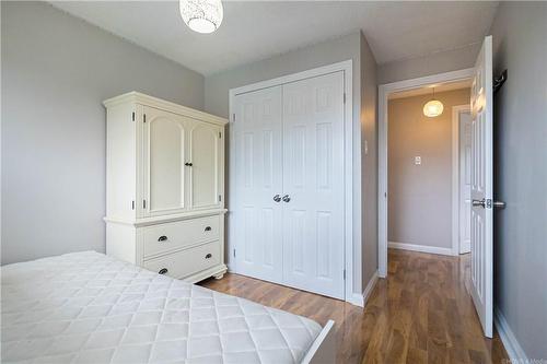 291 Mohawk Road W, Hamilton, ON - Indoor Photo Showing Bedroom
