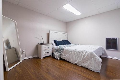 291 Mohawk Road W, Hamilton, ON - Indoor Photo Showing Bedroom