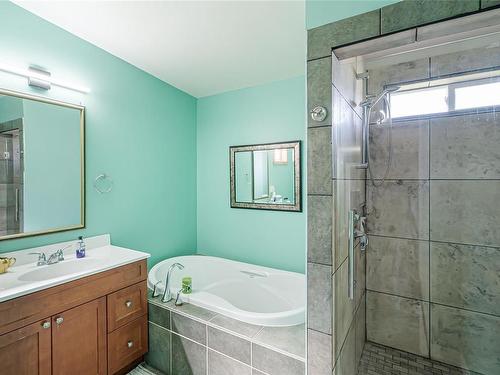 7163 Peterson Rd, Lantzville, BC - Indoor Photo Showing Bathroom