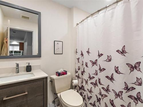 305 St. Charles St, Victoria, BC - Indoor Photo Showing Bathroom