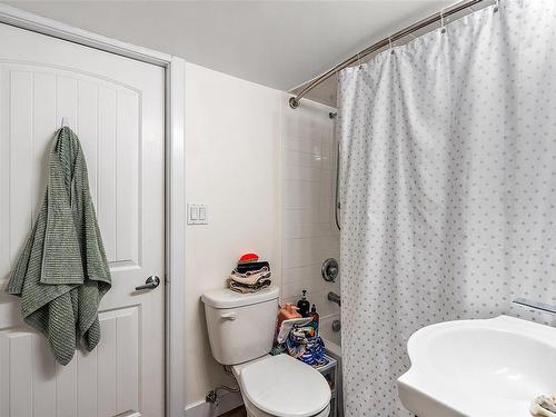 305 St. Charles St, Victoria, BC - Indoor Photo Showing Bathroom