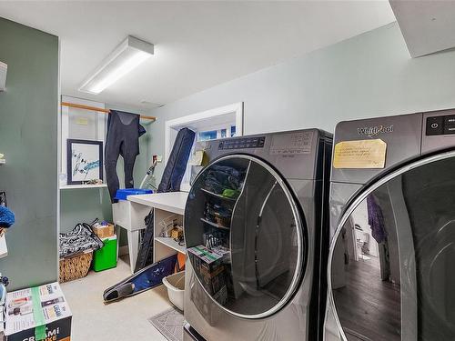 305 St. Charles St, Victoria, BC - Indoor Photo Showing Laundry Room